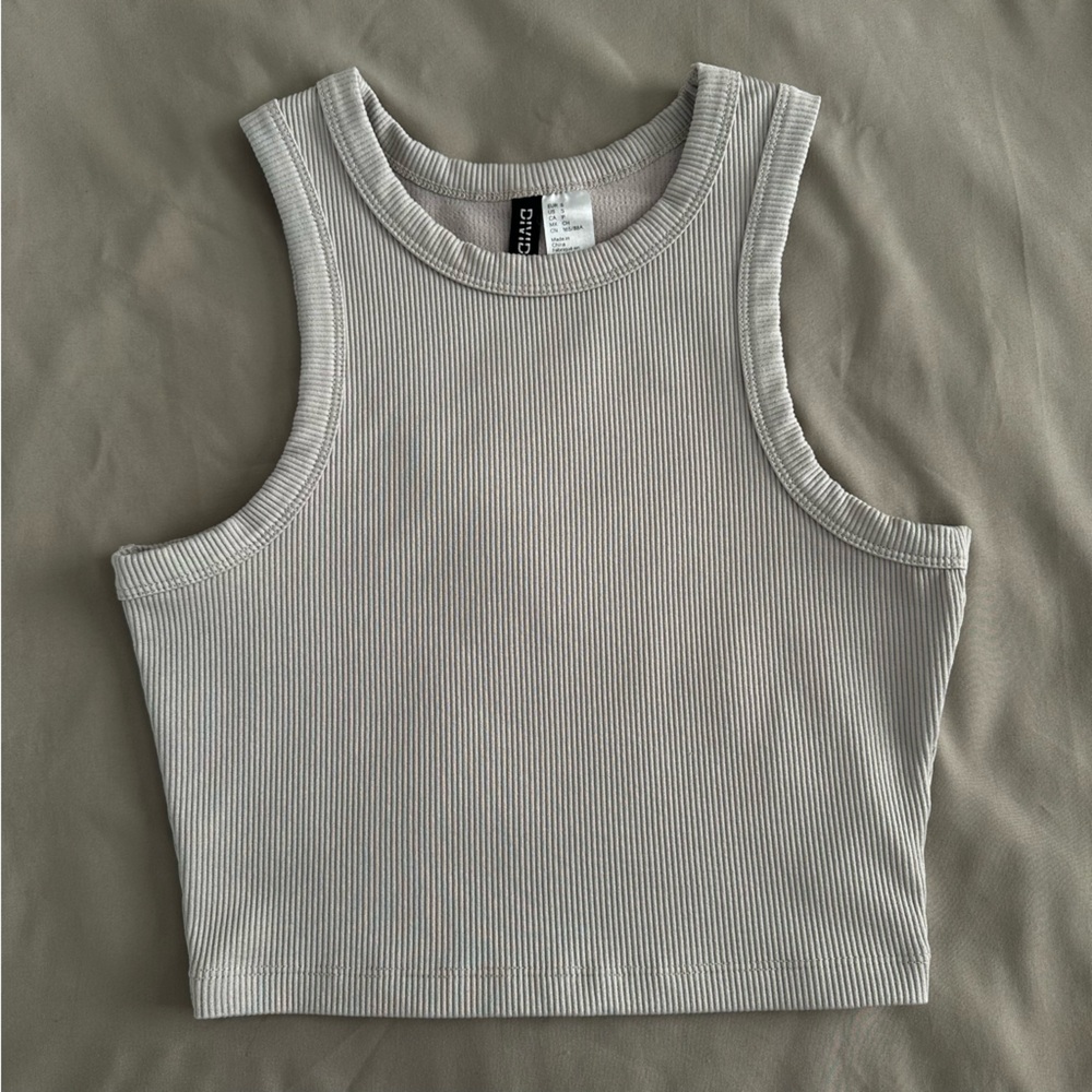 H&M Beige Gray Ribbed Crop Top